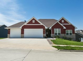 3380 Peach Tree Ln, Dubuque, IA 52002