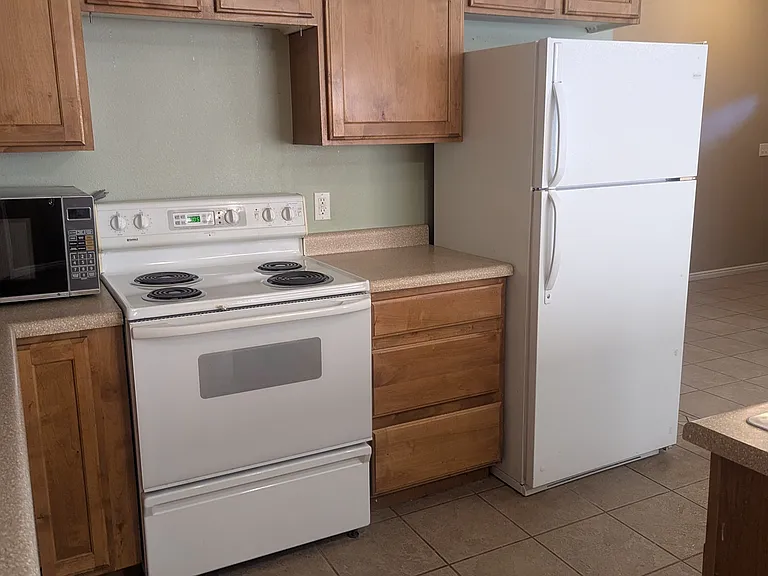 372 Megan Cir — Photo 9