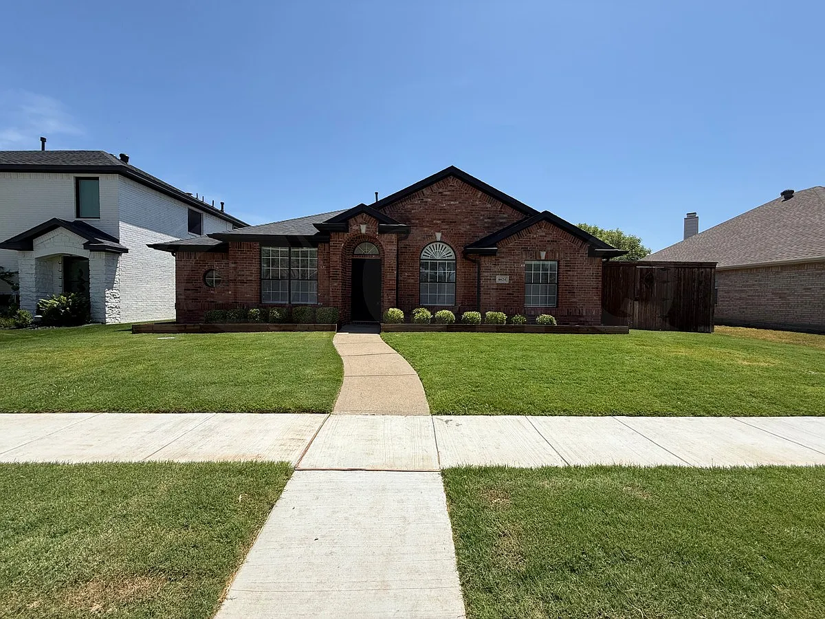 3 bed, 2.0 bath, 1931 sqft, $2,750 — Photo 3