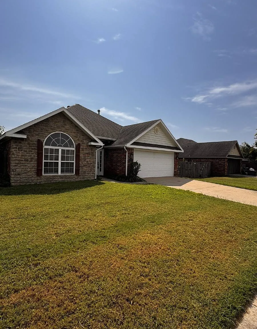 1532 Hutchinson St in Pea Ridge, AR 72751 — Photo 2