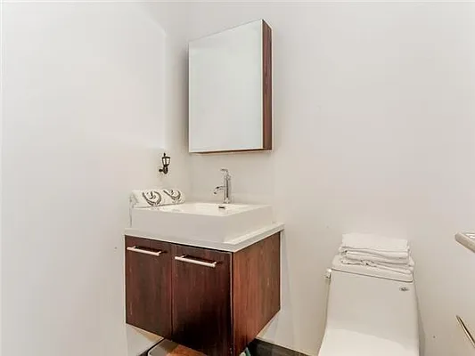 Sold by Avenue Sotheby's International Realty | media 2
