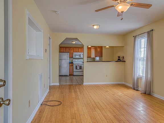 4th image of 109 Kingsley Ave