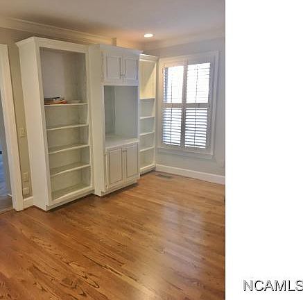3rd image of 1402 Angie Dr NW