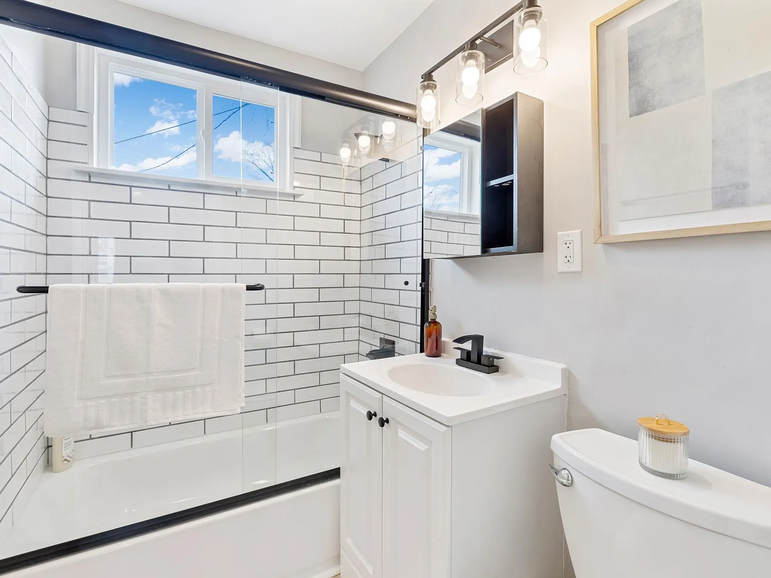2 bed, 800 sqft, $3,250 — Photo 2