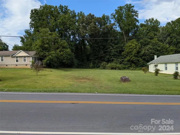 5940 Freedom Dr, Charlotte, NC 28214