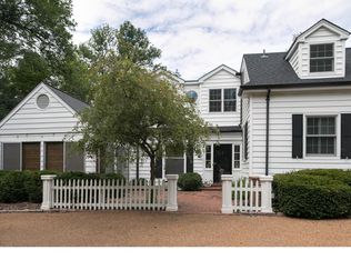 9043 Ladue Rd, Saint Louis, MO 63124