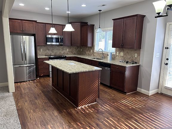 2nd image of 1040 Commonwealth Cir