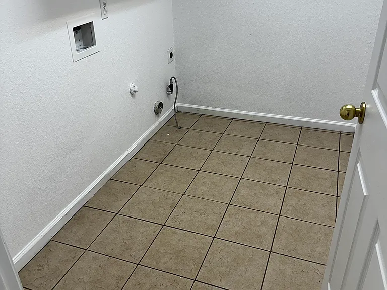 7464 Shelby St — Photo 17