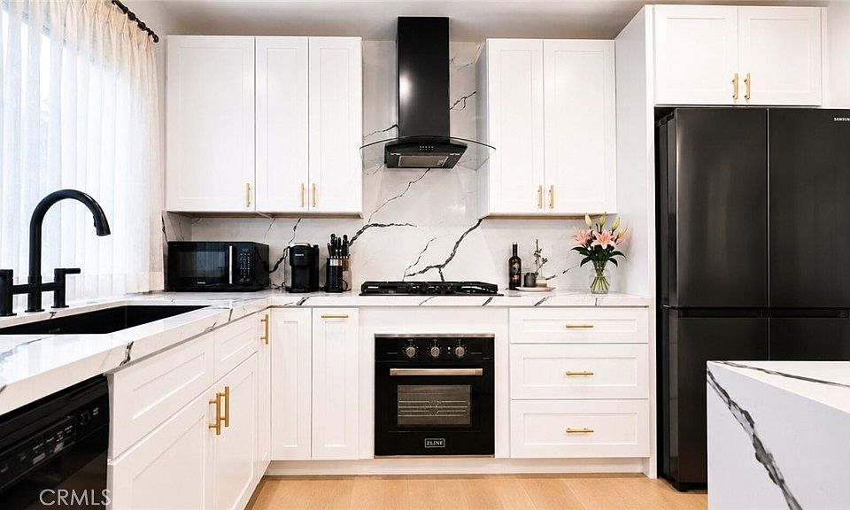 1st image of 1233 N Laurel Ave APT 211