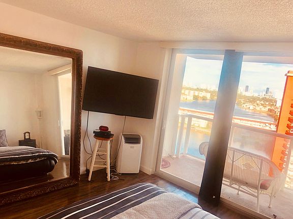 5th image of 1301 Miami Gardens Dr APT 1621W
