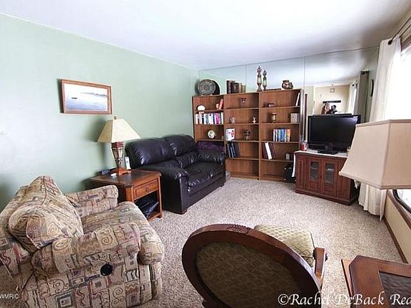 3rd image of 5321 Queensbury Dr SE