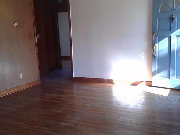 3rd image of 9369 Jane Ave