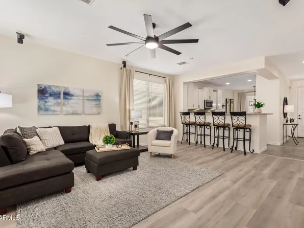 697 W TWIN PEAKS Parkway, San Tan Valley, AZ 85143