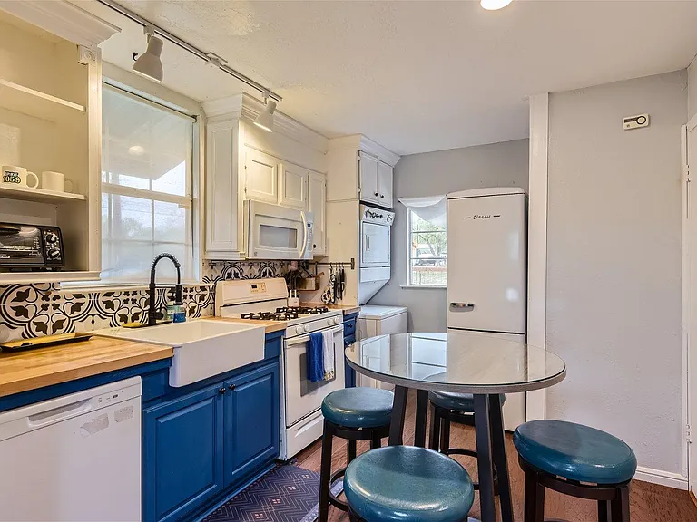 1315 E M Franklin Ave #A — Photo 9