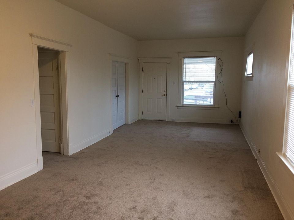 1st image of 1003 S Pine St APT 1