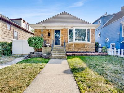 4851 W Eddy St, Chicago, IL, 60641