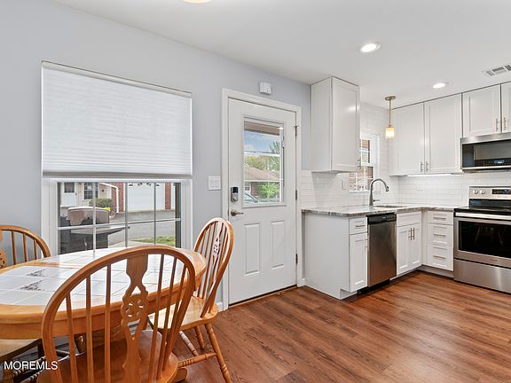 3rd image of 993 Argyll Circle Unit B