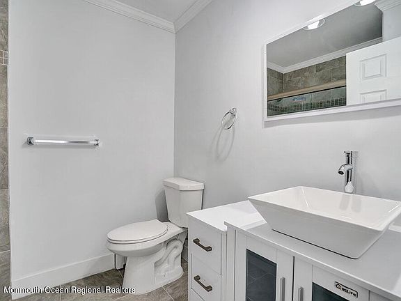 5th image of 385 Costa Mesa Dr