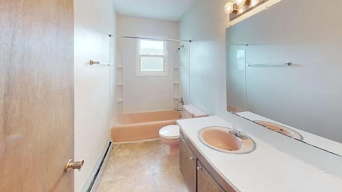 2 bed, 1.0 bath, $1,075 — Photo 3