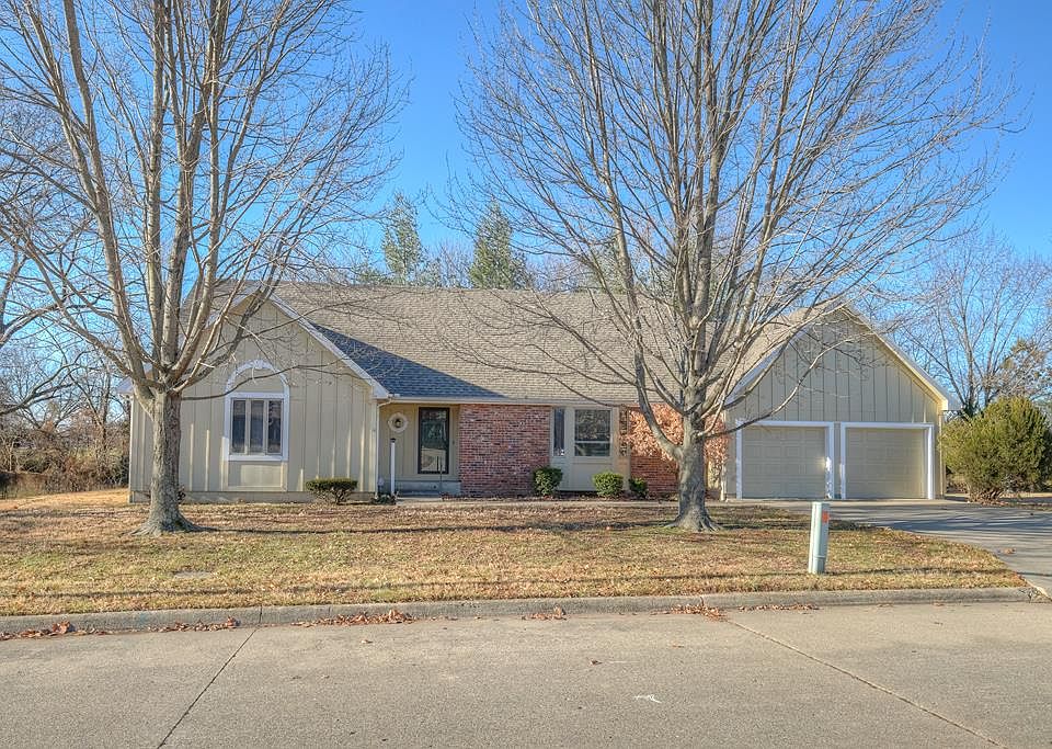 1st image of 815 Elmwood Ln