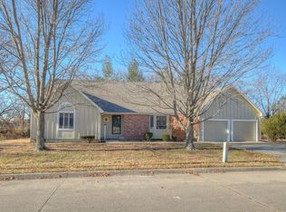 815 Elmwood Ln, Pittsburg, KS 66762