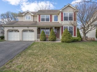 306 Stonehenge Dr, Phillipsburg, NJ 08865