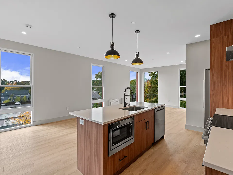 521-529 Franklin St #401
