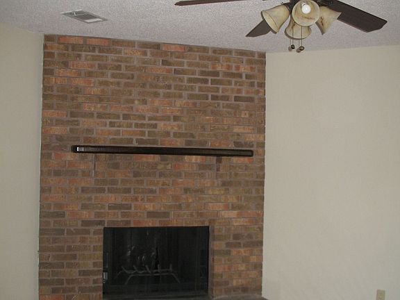 Woodburning fireplace, ceiling fan, recessed lights