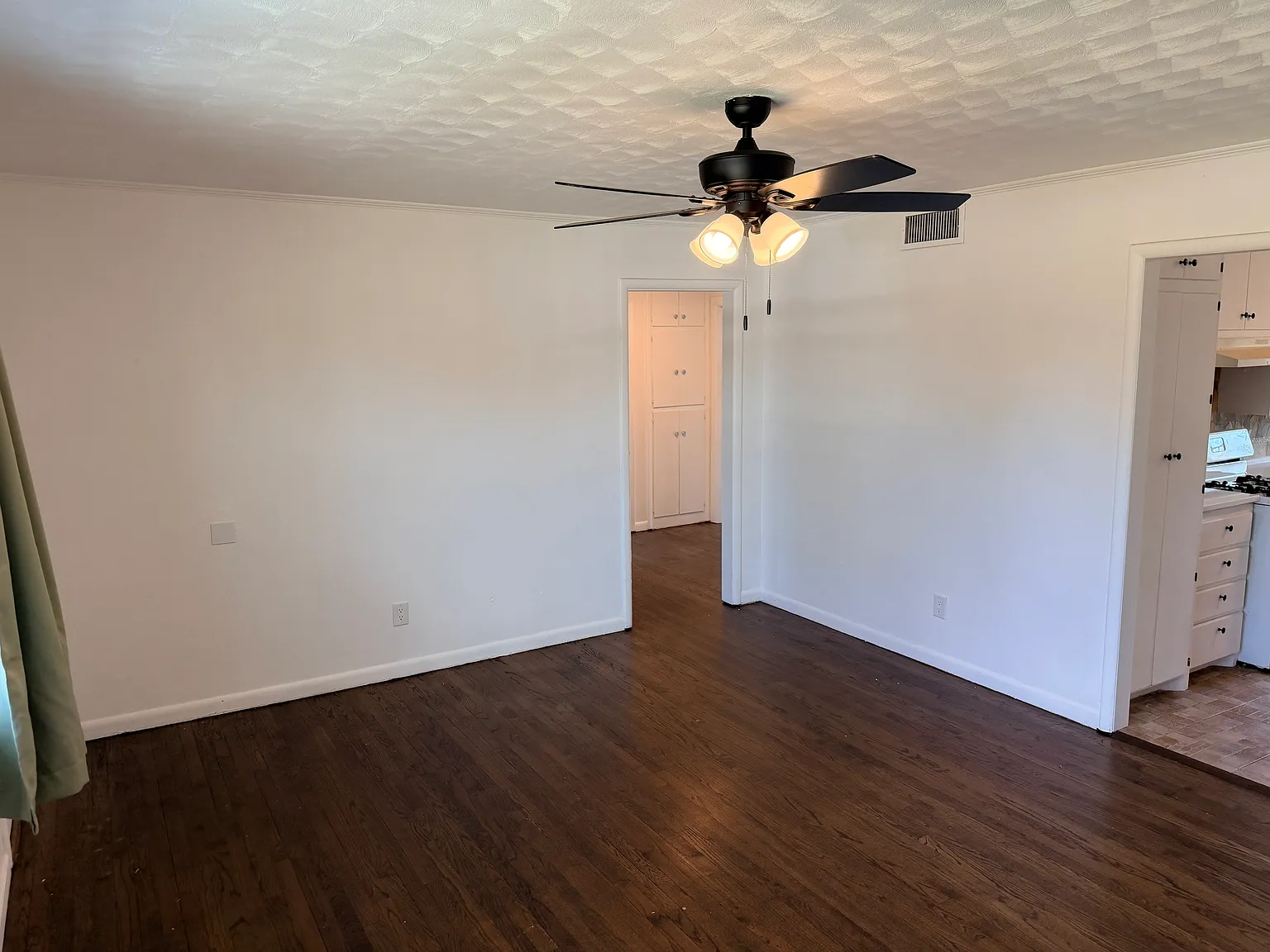 3 bed, 928 sqft, $1,400 — Photo 4