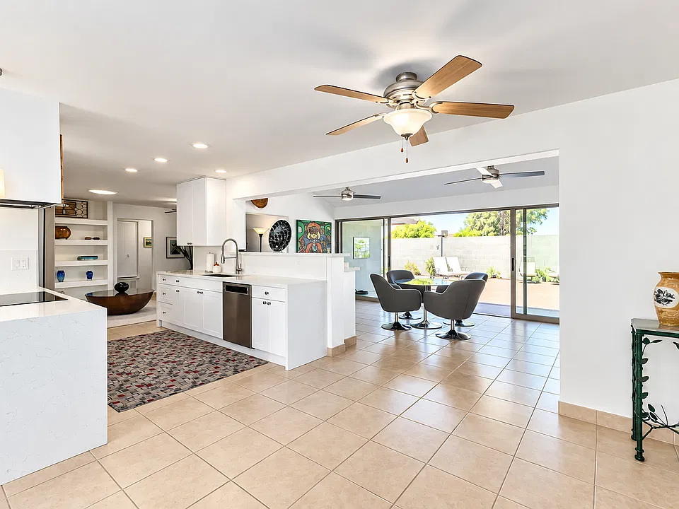 644 E La Jolla Dr