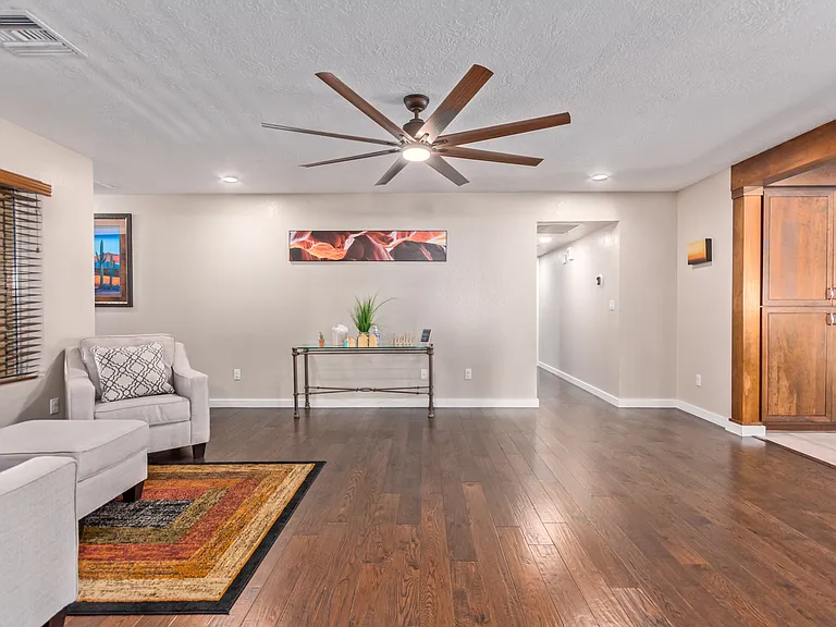 1010 E Wescott Dr — Photo 4