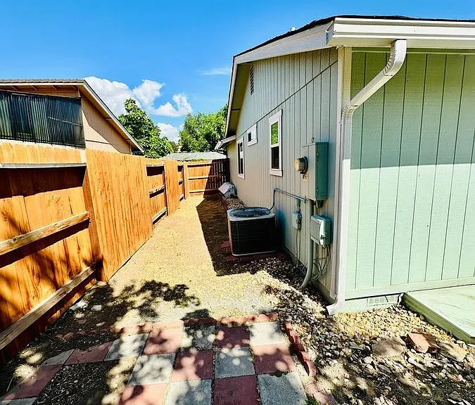 1055 Pinewood Dr — Photo 18