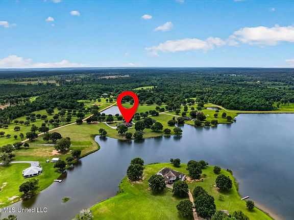 3rd image of 6 Lunker Ln