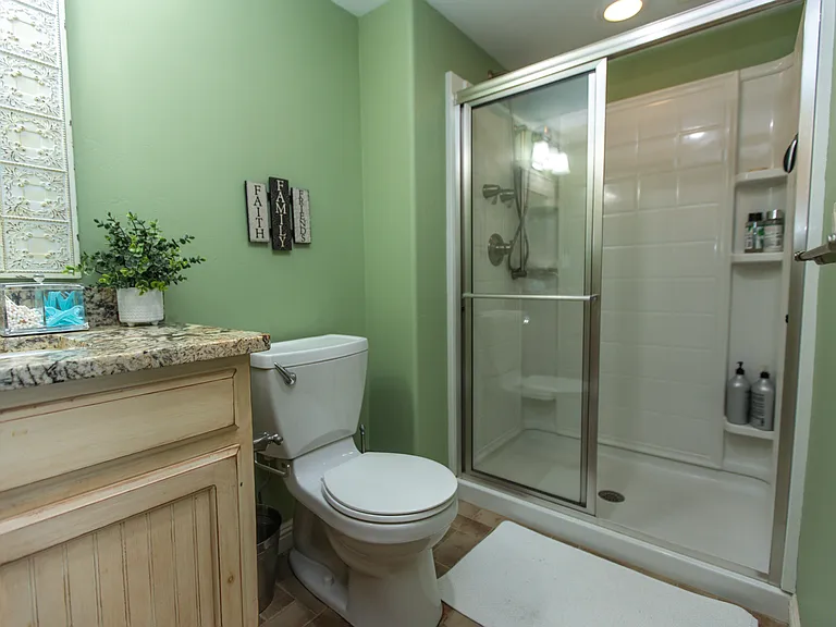 Edgewater Cir — Photo 19