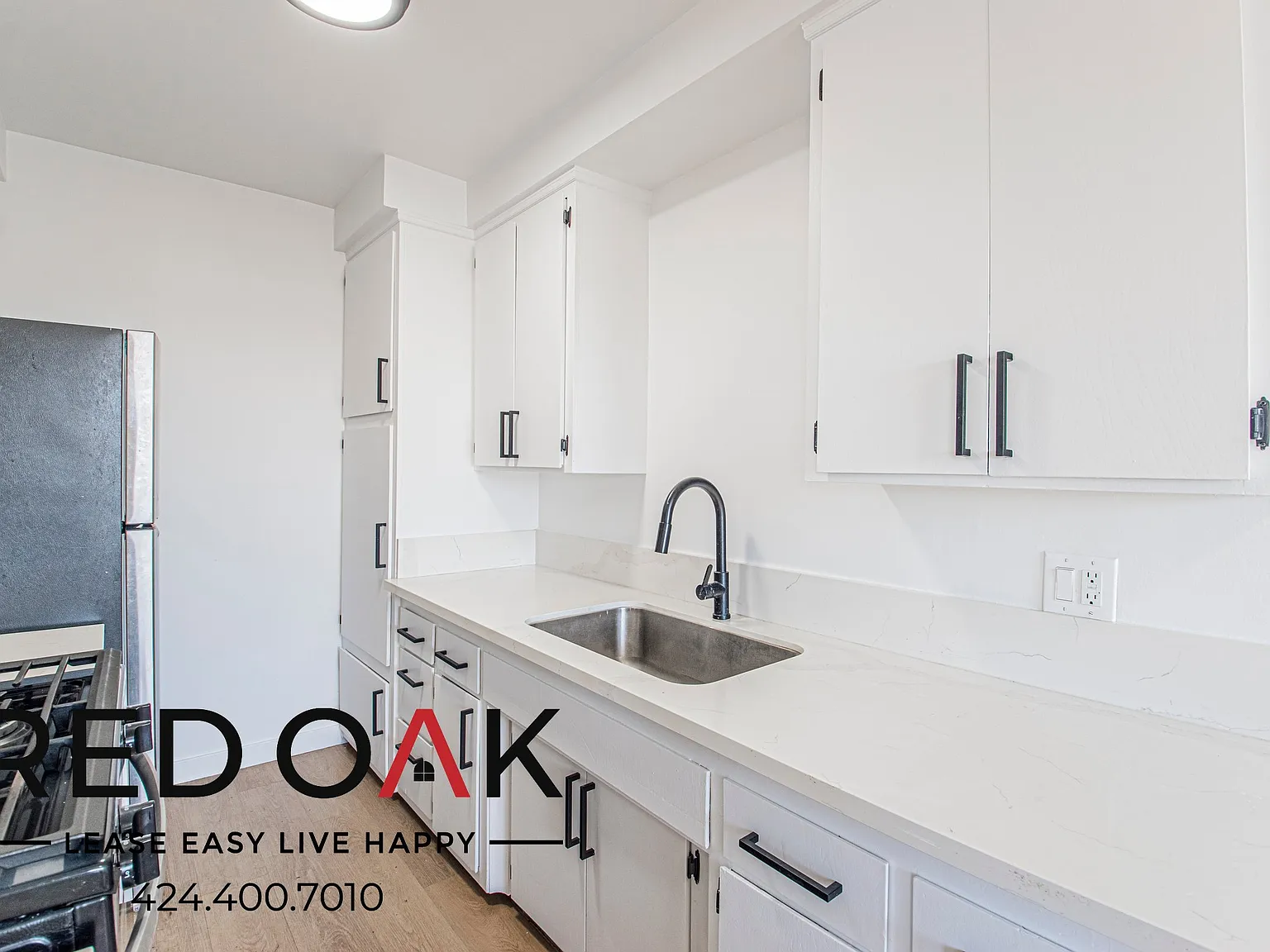 Inviting 1-Bed with Hardwood-Style Floors and On-Site Laundry in the Heart of Inglewood! — Photo 3