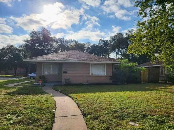 6642 Heron Dr, Houston, TX 77087