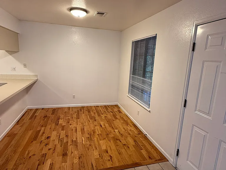 1817 10th Ave #8A — Photo 3