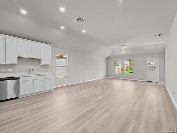 2nd image of 5130 Halite Valley