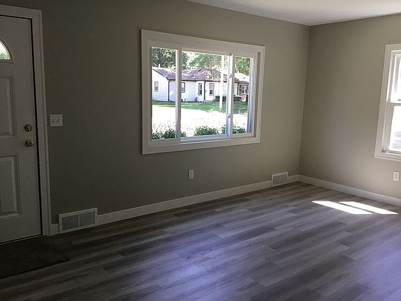 3rd image of 404 W Clifton Ave