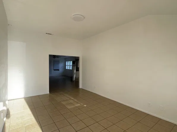 220 S San Jacinto St, Hemet, CA 92543