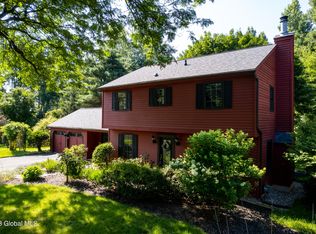 5 Hawthorn Ct, Clifton Park, NY 12065