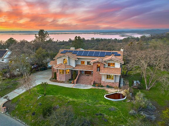 3rd image of 498 Lakeridge Ct