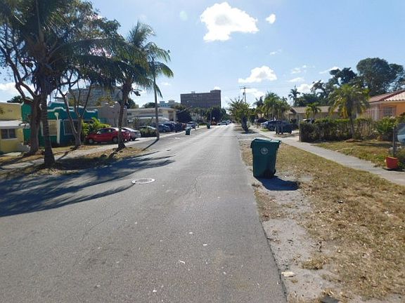 Exterior Neighborhood (street photo)