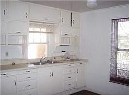 4th image of 618 Charles St