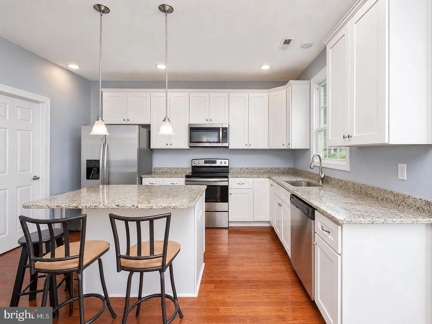 3 bed, 2.5 bath, 2076 sqft, $1,900 — Photo 3