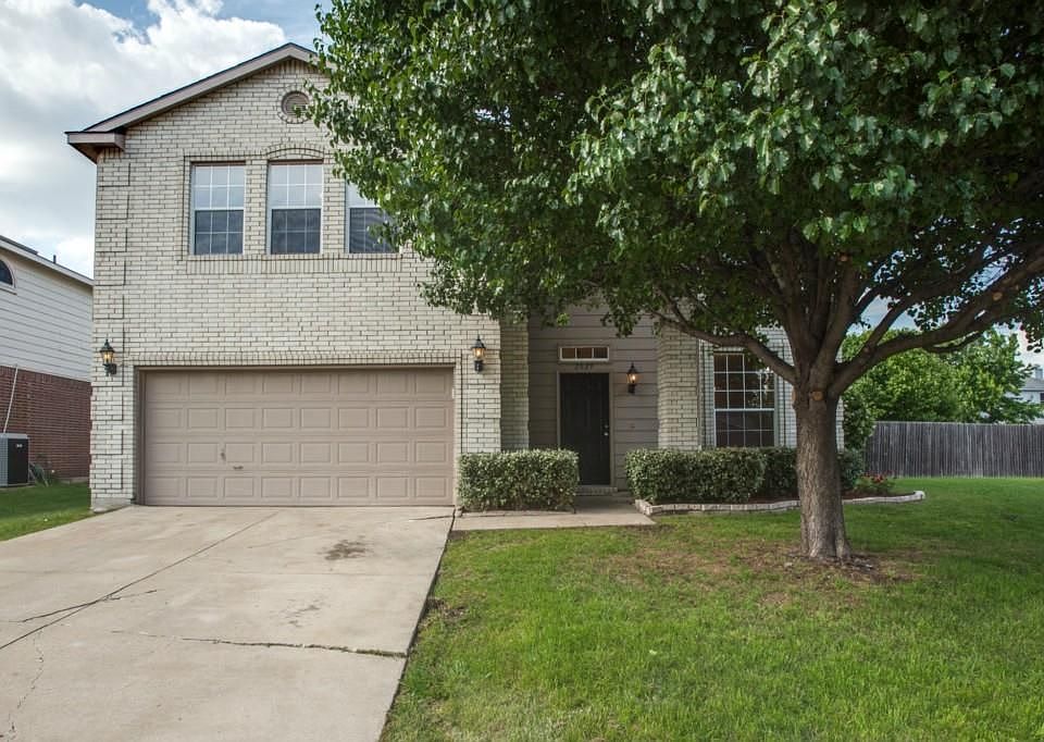 1st image of 2029 Hickory Dr