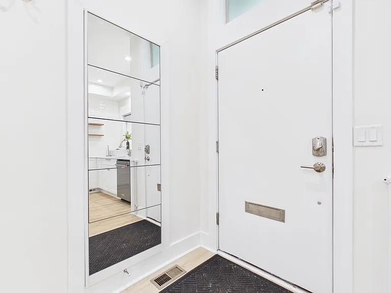 1129 N Hope St — Photo 3