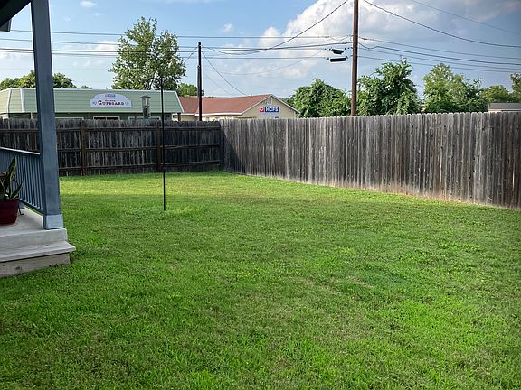 5th image of 621 Live Oak St #621