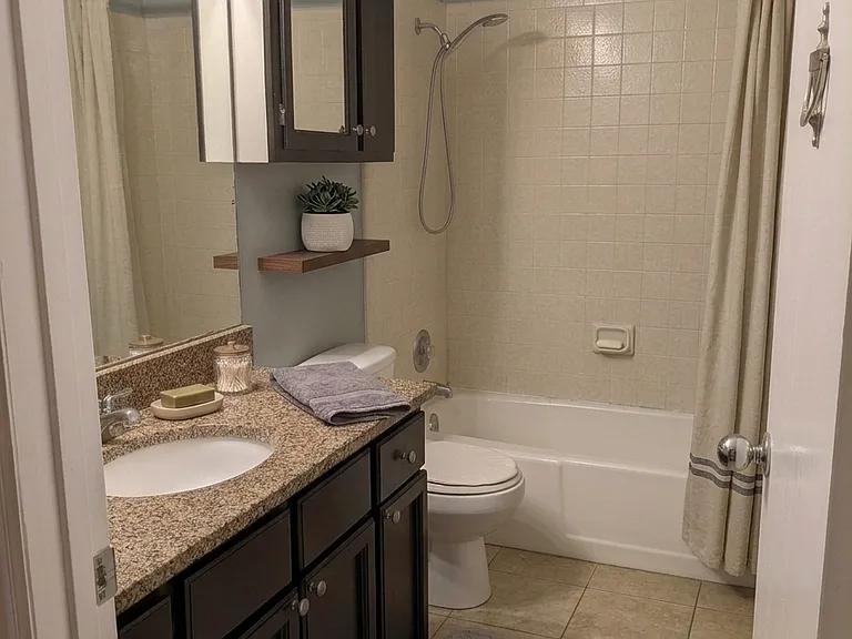 upstairs full bathroom