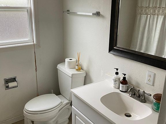 3rd image of 3345 Porter Ln
